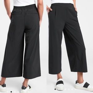 Athleta Brooklyn Wide Leg Black Crop Pants size 26 EUC